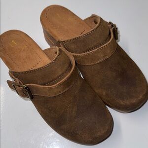White mountain clogs Brown Suede slip on shoes 7 buckle detail rounded toe